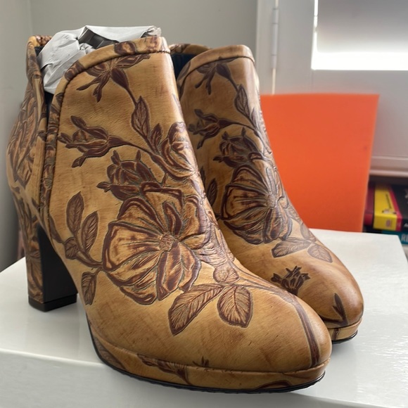 Shoes - Italian Boots NEW